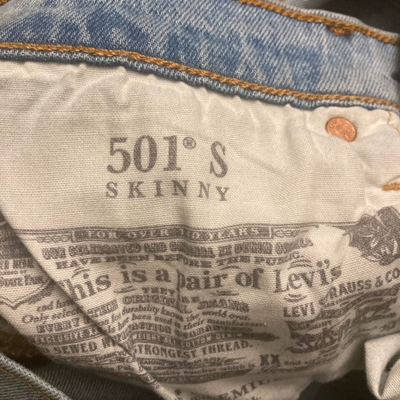 Like new! 501 S Skinny Levi Jeans - Picture 8 of 8